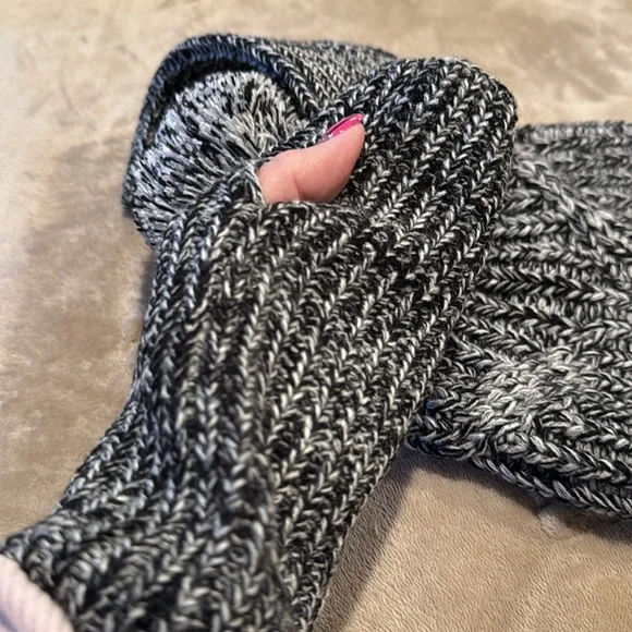 Rebecca Minkoff hat and glove set nwt - Picture 3 of 7